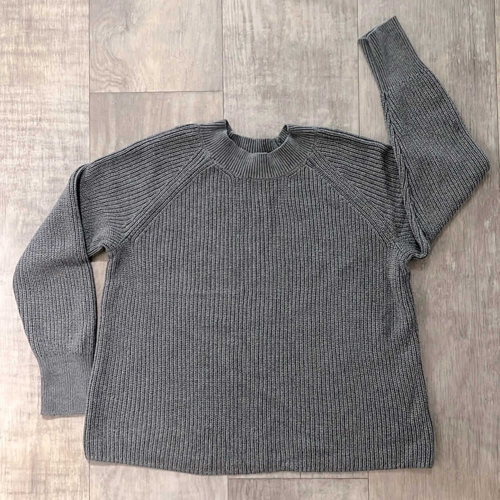 Banana Republic crew neck knit sweater